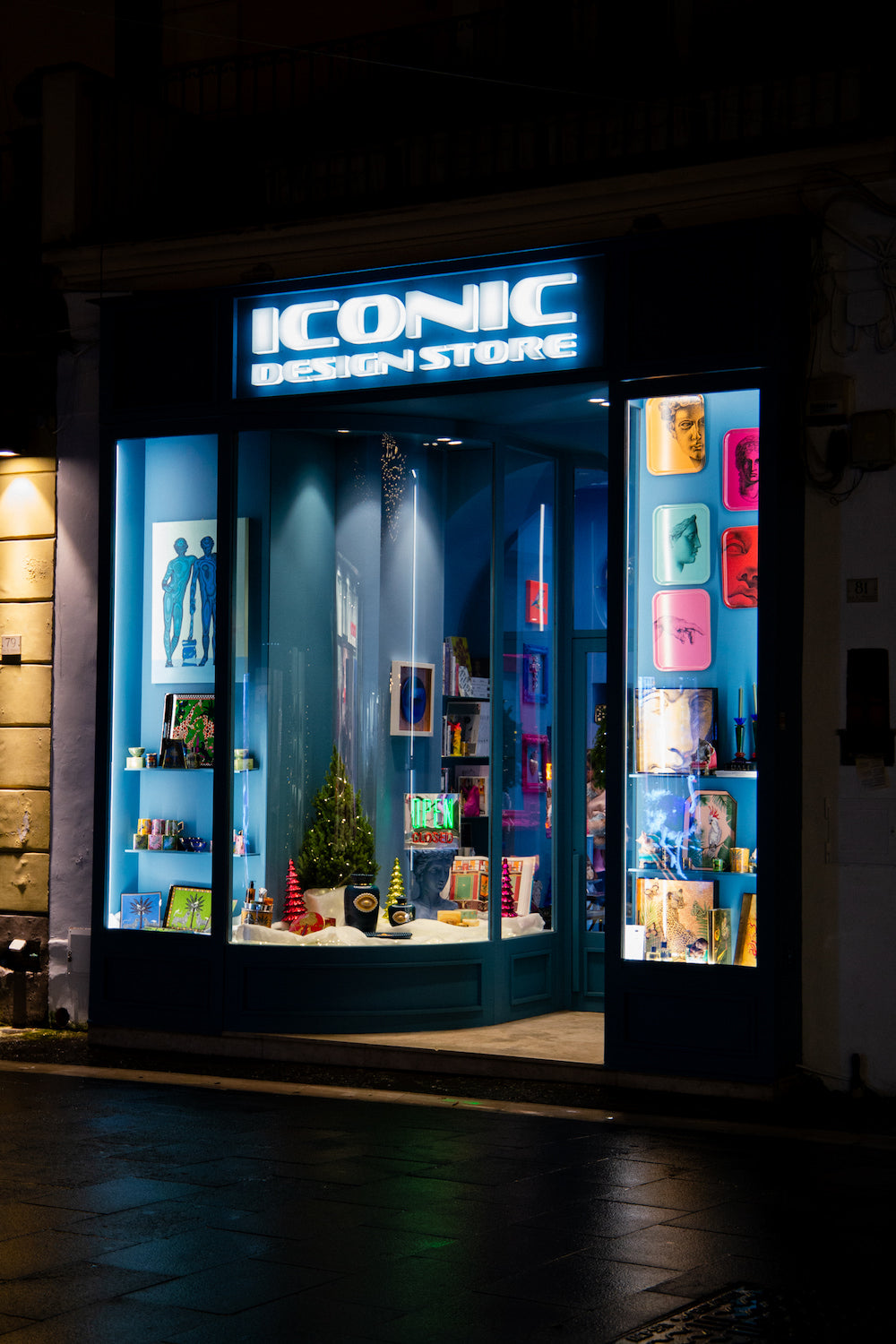 Sculptures & Collectibles