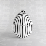 Candela profumata Ladenac “Uovo Bianco Striscia Nera” in ceramica – 220 g